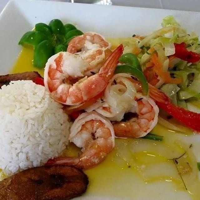 Tropical Garlic Shrimp Entrée.